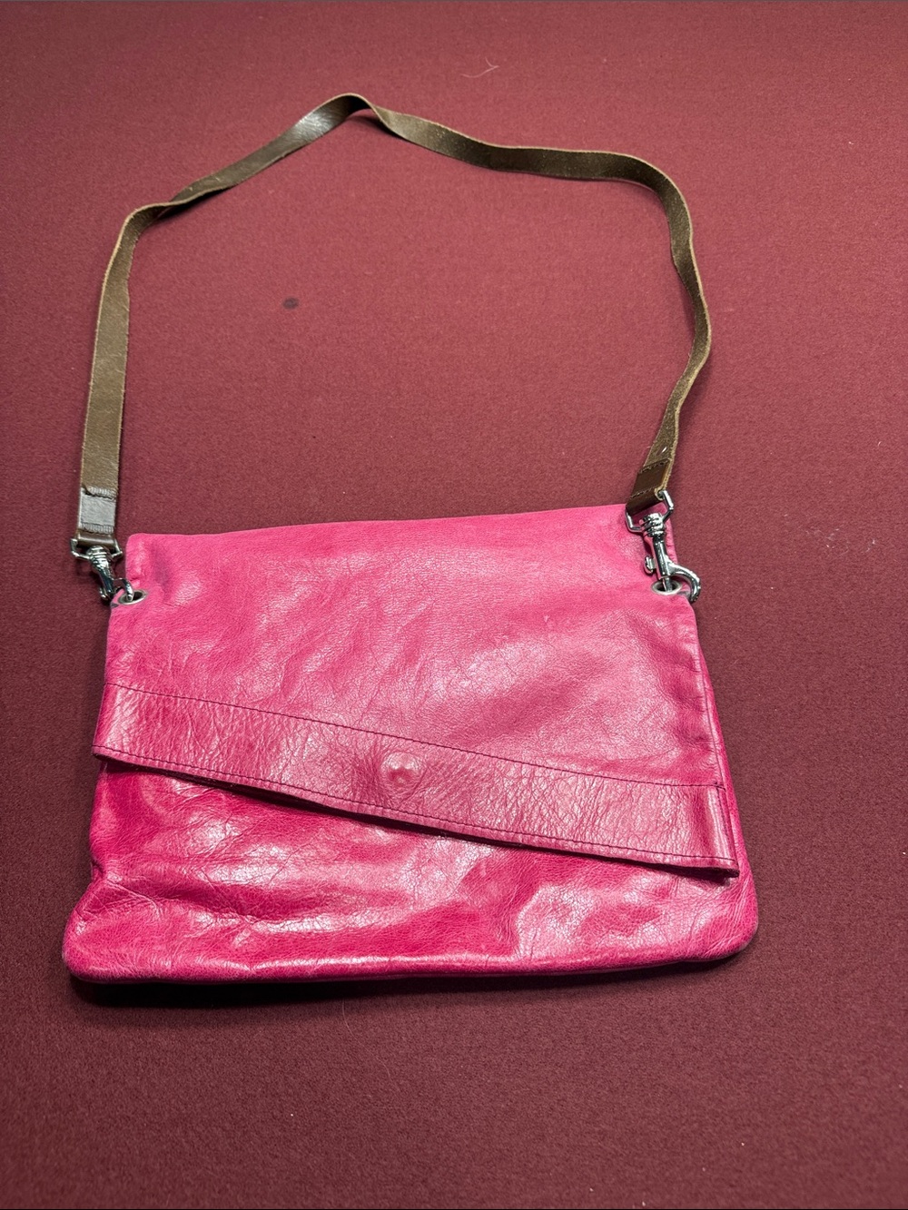Stylish Pink Leather Shoulder Bag with Adjustable Strap